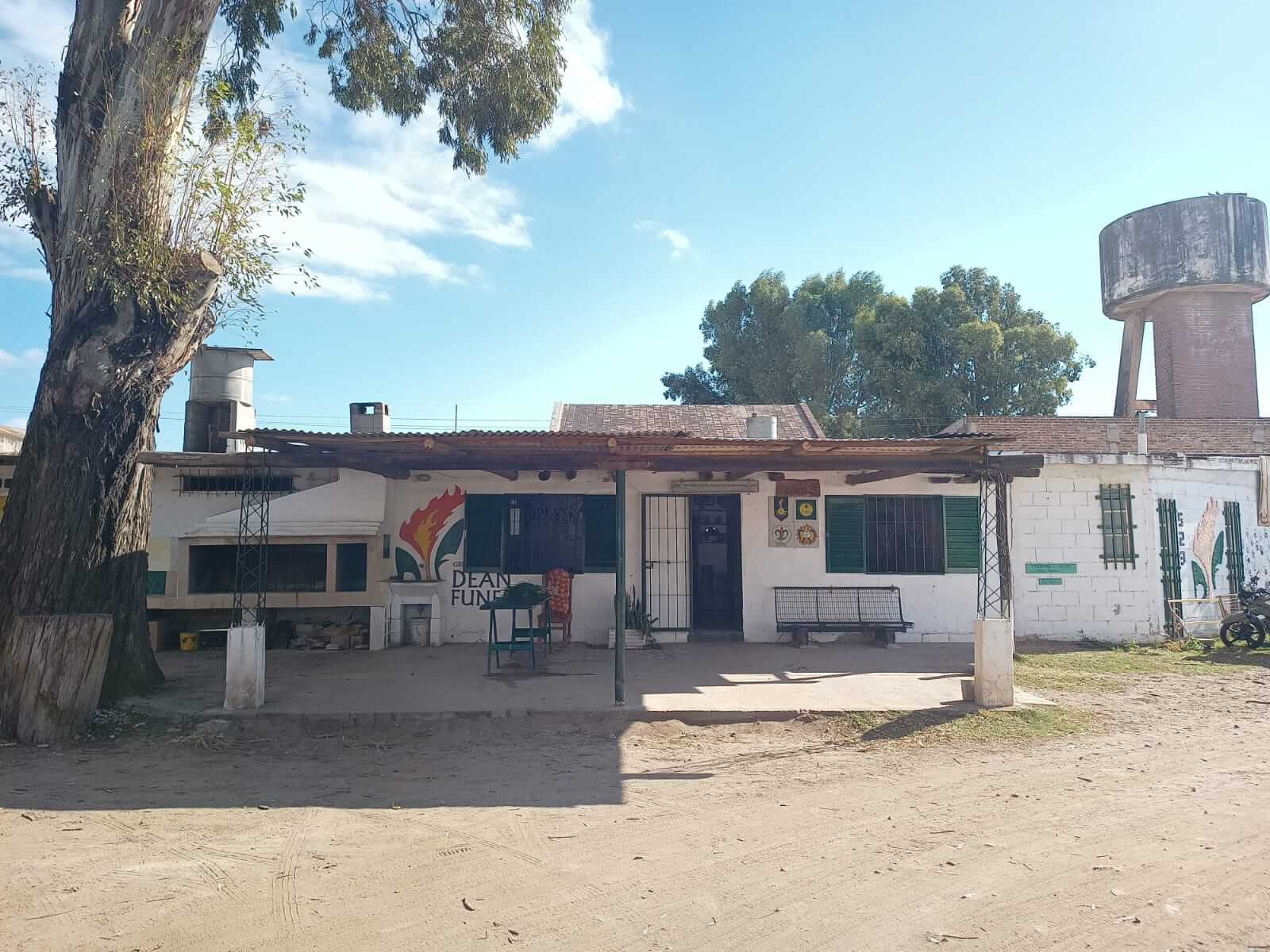 Fachada del edifio-sede del Grupo Scout