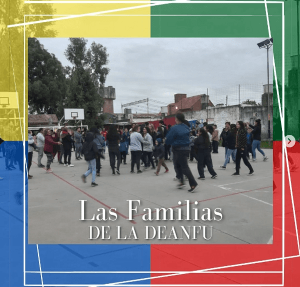 Grupo Scout festejando el día de la familia